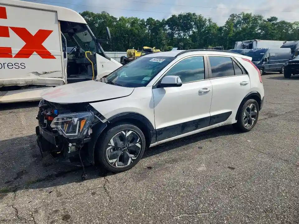 KNDCR3L14P5053869 2023 KIA NIRO-0