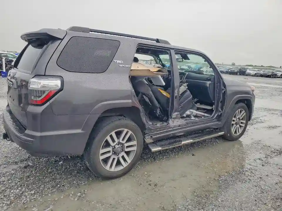 JTEAU5JR8N5266360 2022 TOYOTA 4RUNNER-2