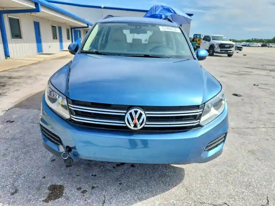 WVGAV7AX8HK037951 2017 VOLKSWAGEN TIGUAN-4