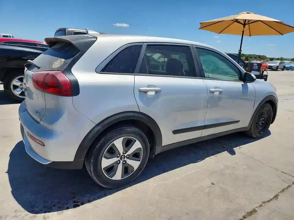 KNDCB3LC6H5057476 2017 KIA NIRO-2