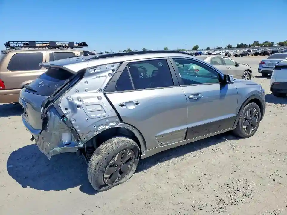 KNDCR3L17P5061948 2023 KIA NIRO-2