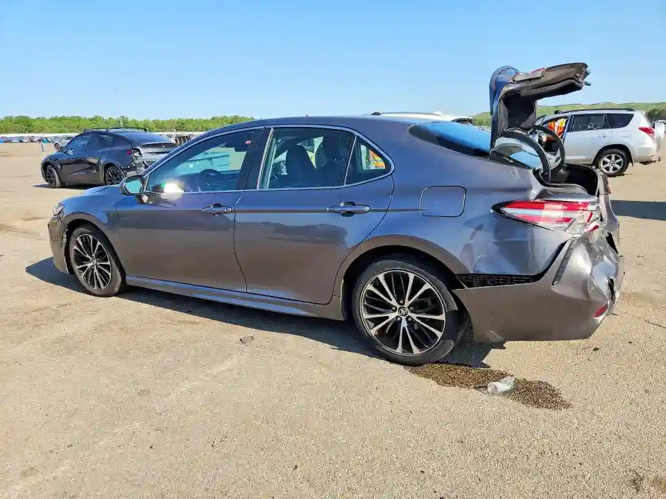 4T1B11HK9JU053819 2018 TOYOTA CAMRY-1