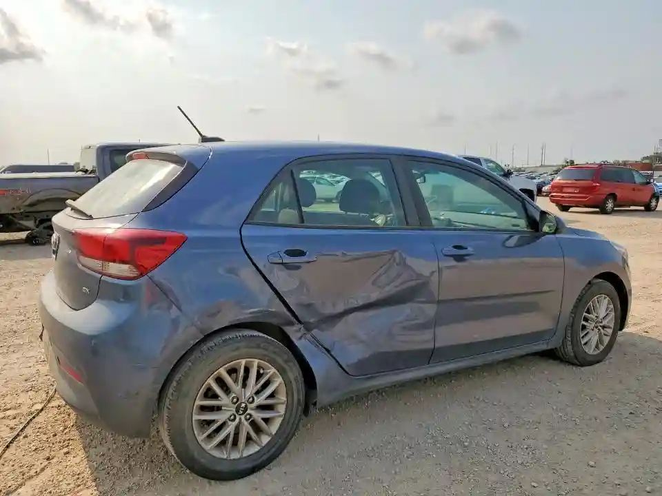 3KPA35AB1JE064064 2018 KIA RIO-2