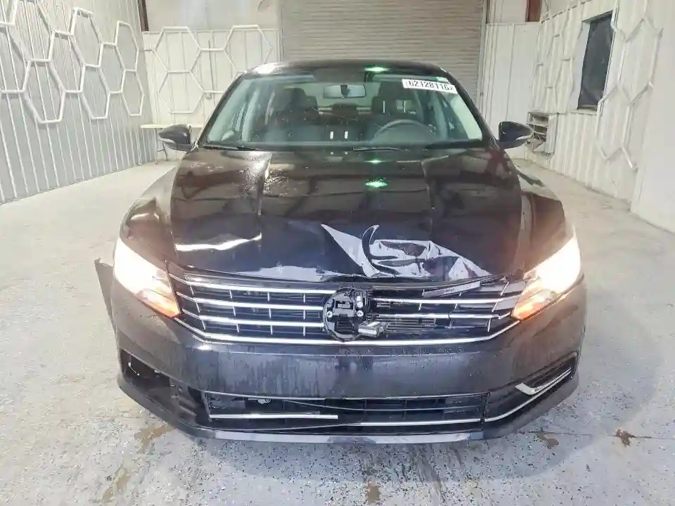 1VWAT7A30HC006725 2017 VOLKSWAGEN PASSAT-4
