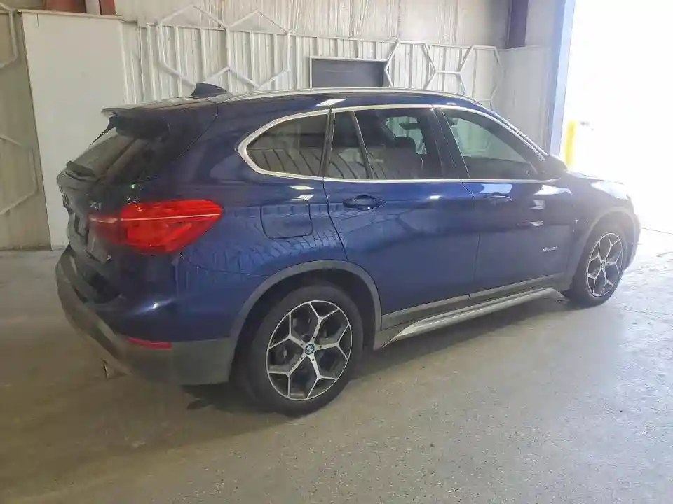 WBXHT3C38J5K23024 2018 BMW X1-2