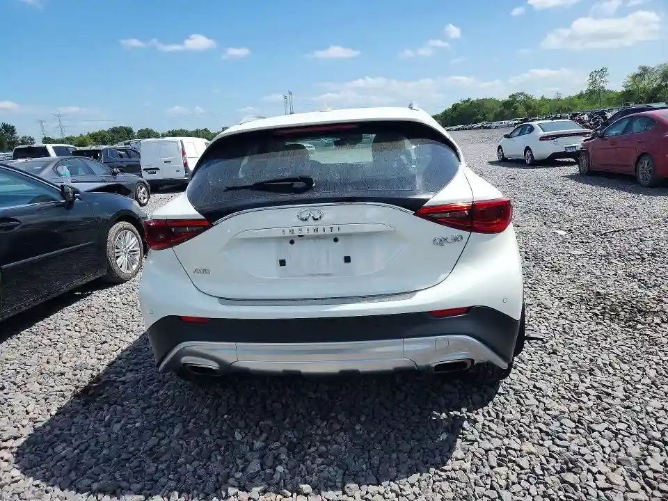 SJKCH5CR3JA052468 2018 INFINITI QX30-5
