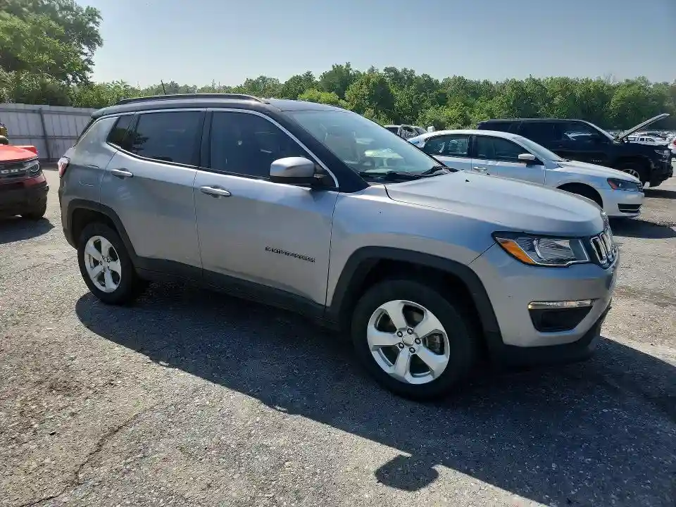 3C4NJDBB7JT162687 2018 JEEP COMPASS-3