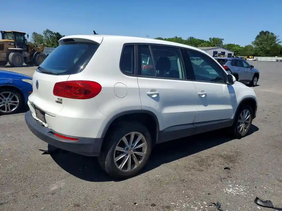 WVGBV7AX1HK052702 2017 VOLKSWAGEN TIGUAN-2