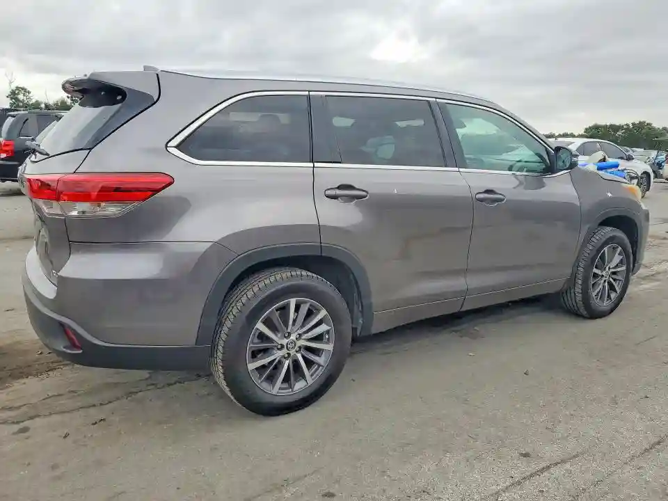 5TDKZRFH1JS543095 2018 TOYOTA HIGHLANDER-2