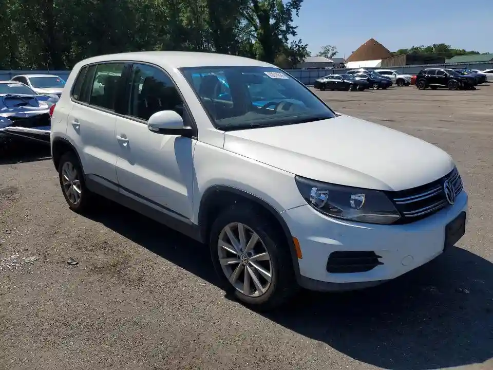 WVGBV7AX1HK052702 2017 VOLKSWAGEN TIGUAN-3