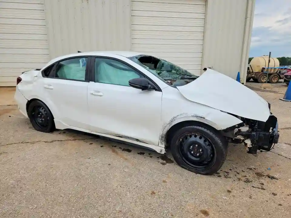 3KPF54AD7RE714958 2024 KIA FORTE-3