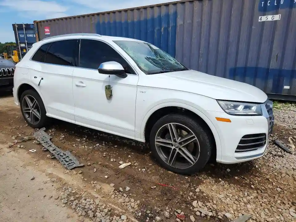WA1A4AFY7J2203432 2018 AUDI SQ5-3