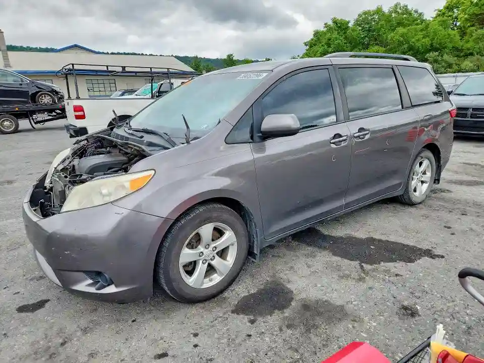 5TDKZ3DC0HS825405 2017 TOYOTA SIENNA-0