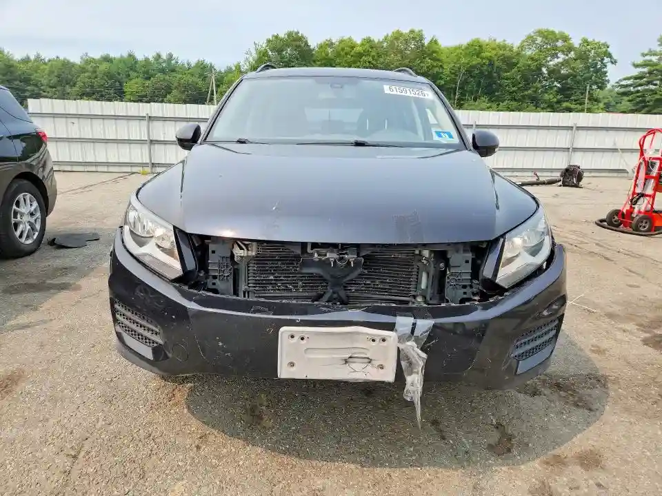 WVGAV7AXXHK023534 2017 VOLKSWAGEN TIGUAN-4