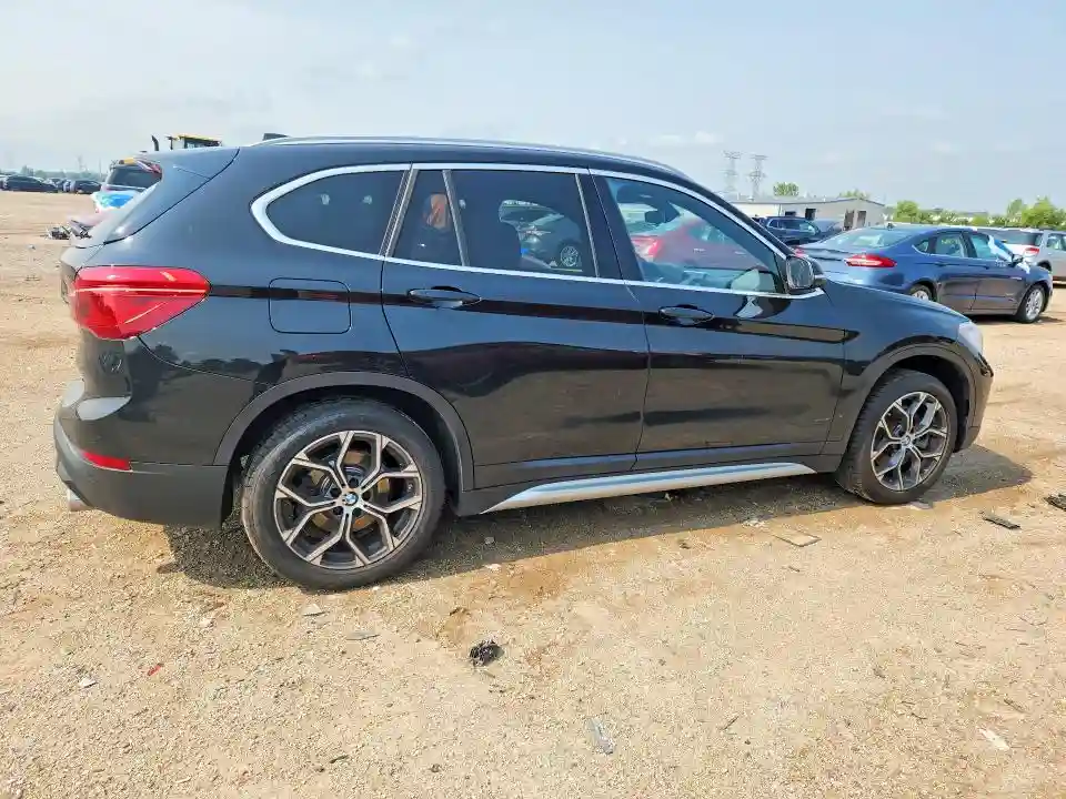 WBXJG7C03M5U23123 2021 BMW X1-2