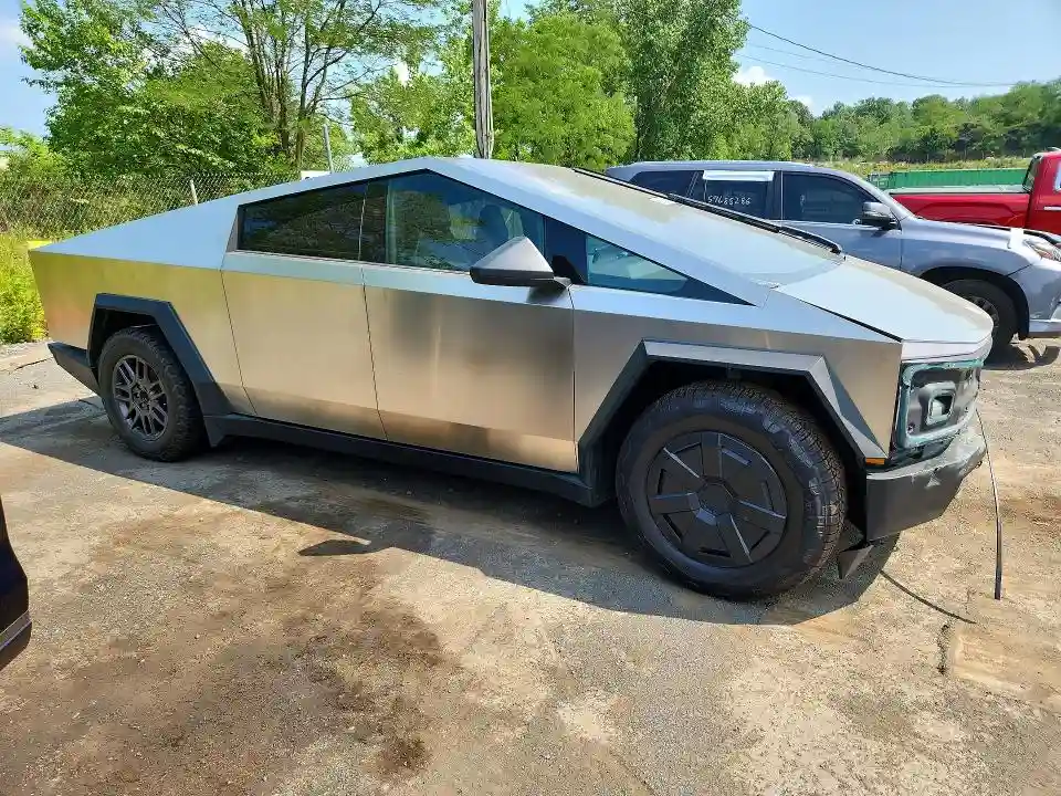 7G2CEHED0TA090176 2026 TESLA CYBERTRUCK-3