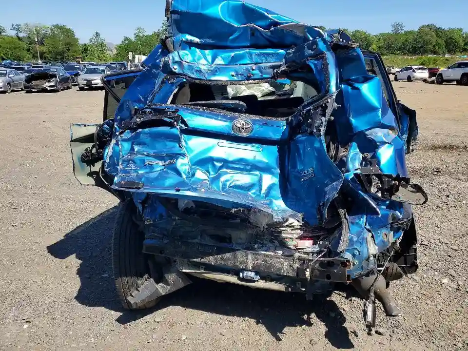2T3RFREV9JW748158 2018 TOYOTA RAV4-5