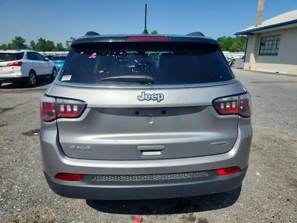3C4NJDBB7JT162687 2018 JEEP COMPASS-5