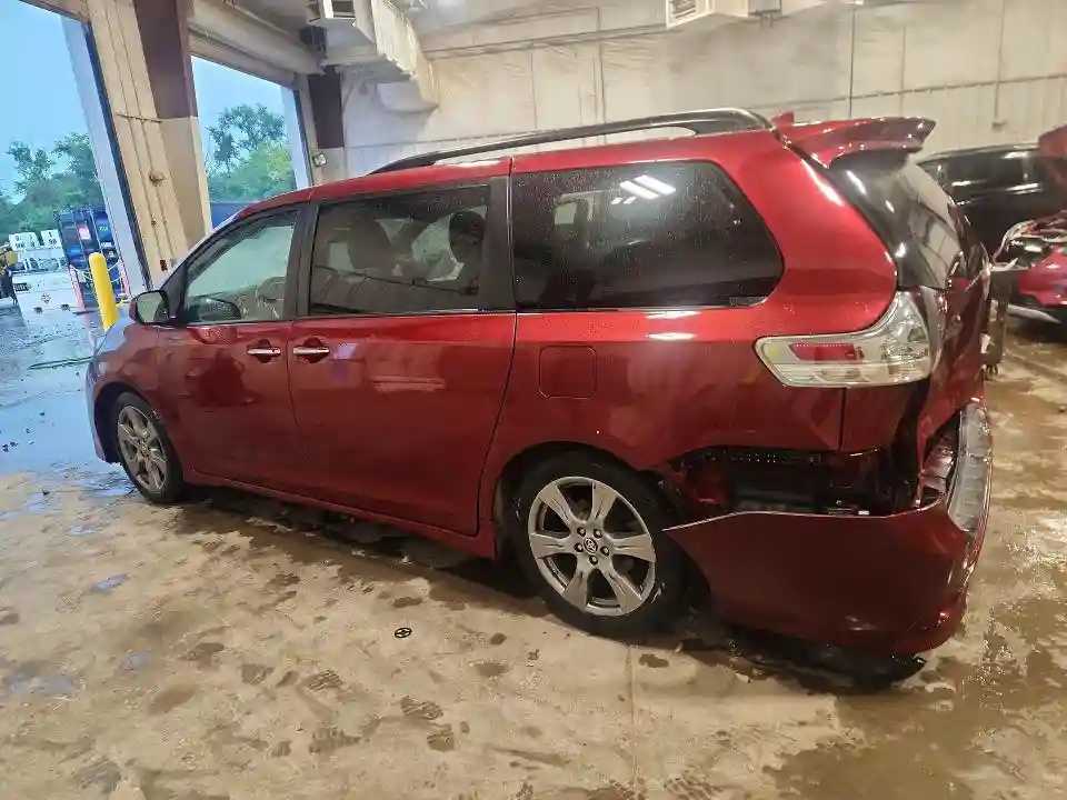 5TDXZ3DC3JS934095 2018 TOYOTA SIENNA-1
