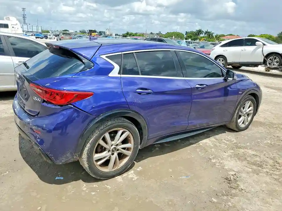 SJKCH5CP5HA038015 2017 INFINITI QX30-2