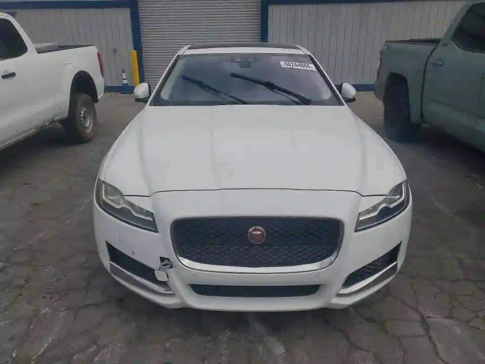 SAJBE4BV8GCY13557 2016 JAGUAR XF-4