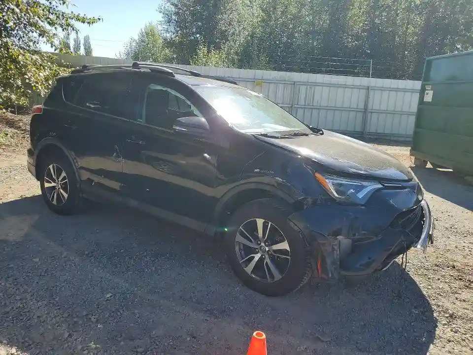 2T3RFREV4JW745944 2018 TOYOTA RAV4-3
