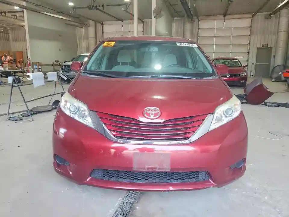5TDKZ3DC7HS776722 2017 TOYOTA SIENNA-4