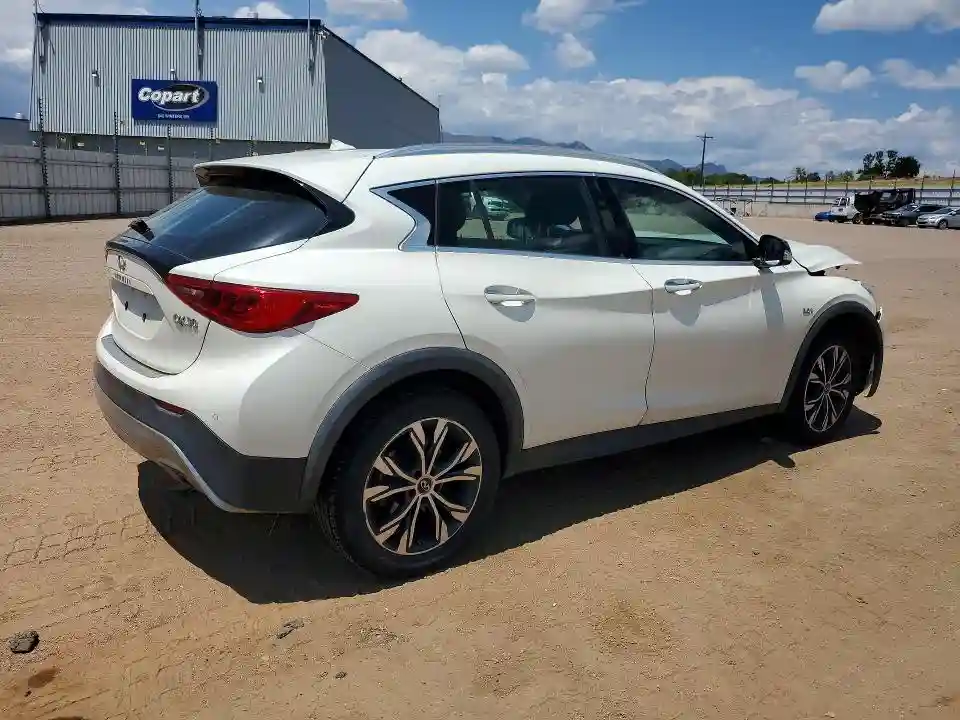 SJKCH5CR5HA039196 2017 INFINITI QX30-2