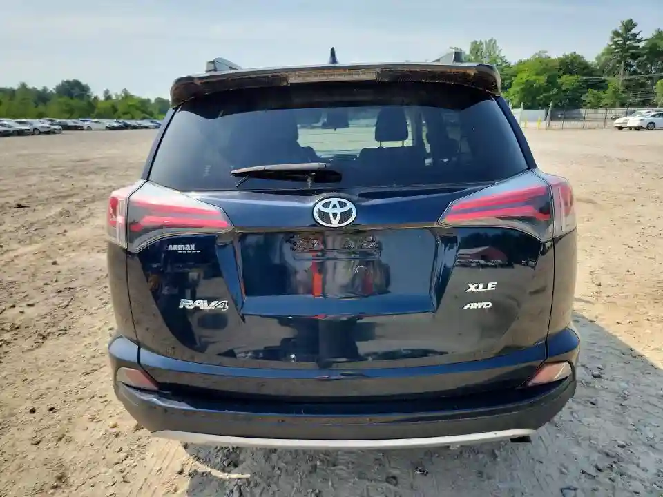 JTMRFREV8JJ250631 2018 TOYOTA RAV4-5