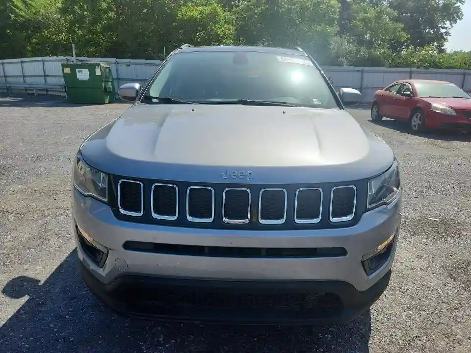 3C4NJDBB7JT162687 2018 JEEP COMPASS-4
