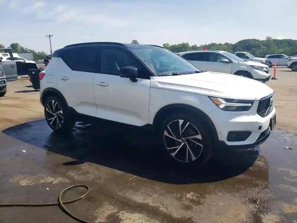 YV4162UM6N2648611 2022 VOLVO XC40-3