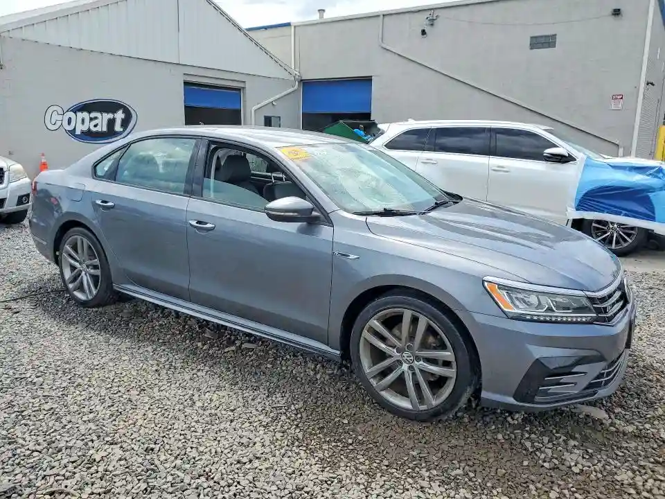 1VWAA7A38JC009917 2018 VOLKSWAGEN PASSAT-3