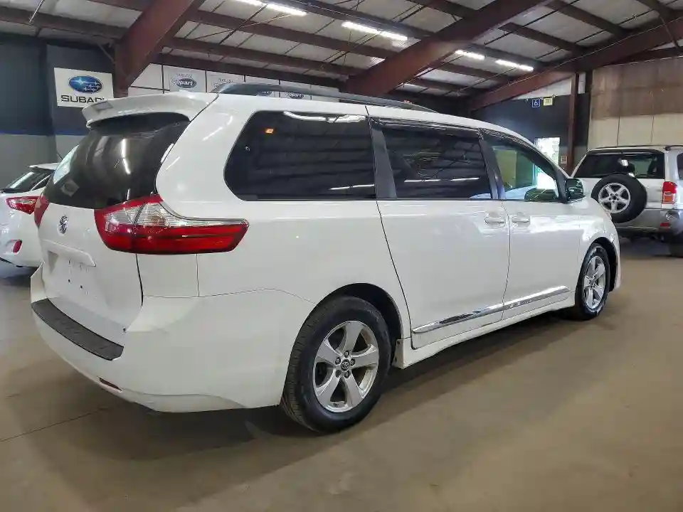 5TDKZ3DC1JS944814 2018 TOYOTA SIENNA-2
