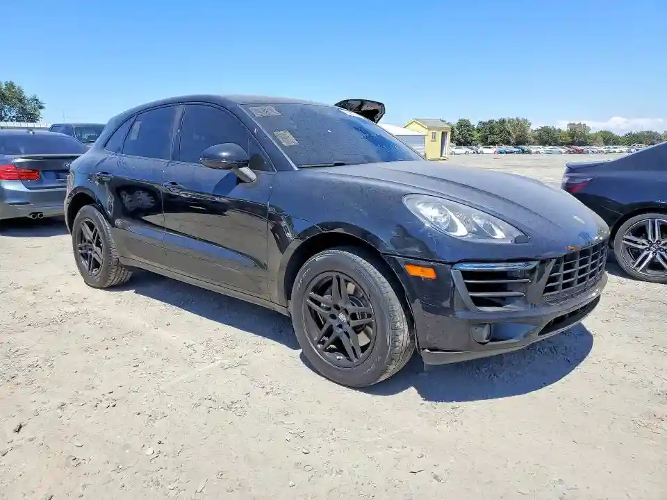 WP1AA2A52JLB21098 2018 PORSCHE MACAN-3