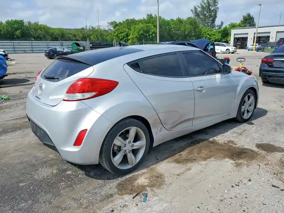 KMHTC6AD1FU228546 2015 HYUNDAI VELOSTER-2