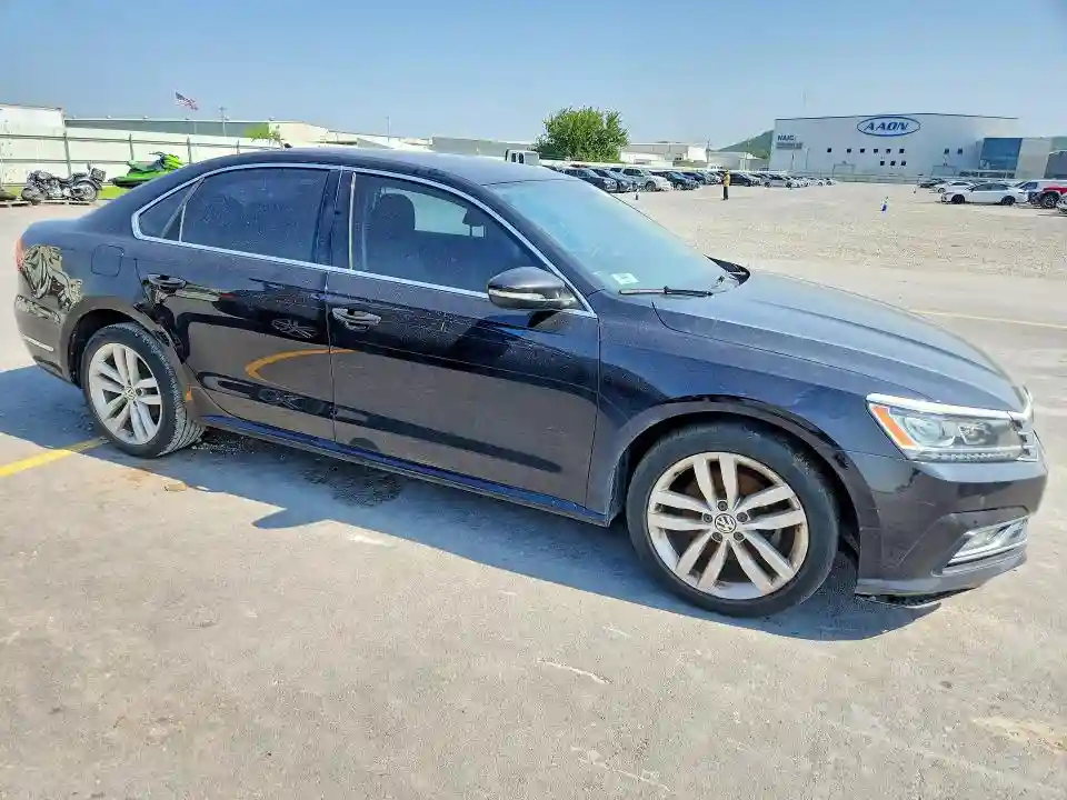 1VWBA7A36JC009807 2018 VOLKSWAGEN PASSAT-3