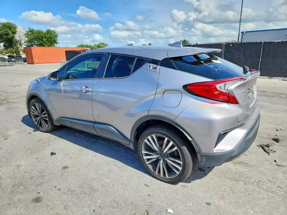 NMTKHMBX9LR106823 2020 TOYOTA C-HR-1
