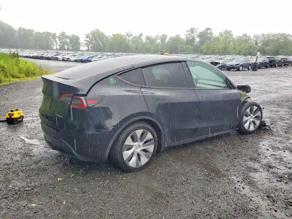7SAYGDEE3PA184355 2023 TESLA MODEL Y-2
