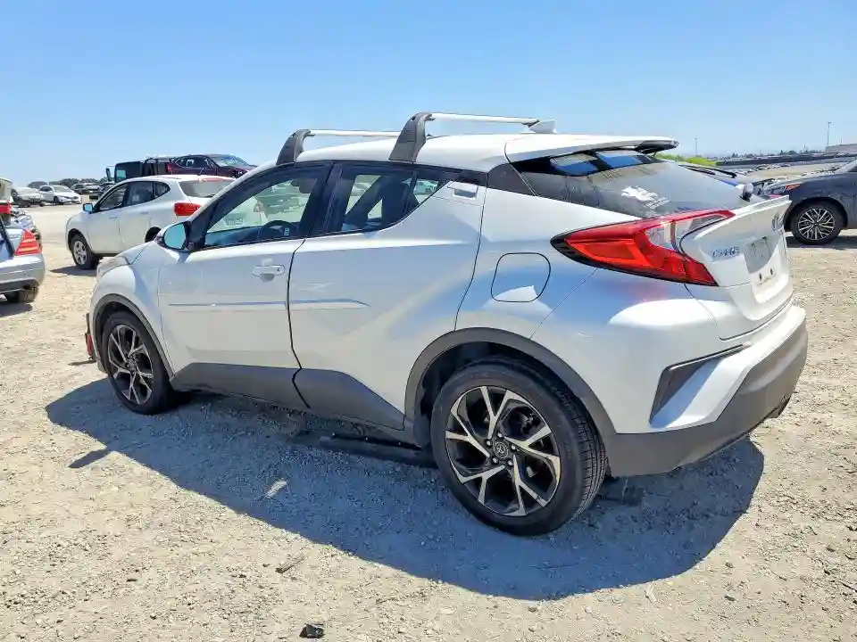 NMTKHMBXXJR054325 2018 TOYOTA C-HR-1