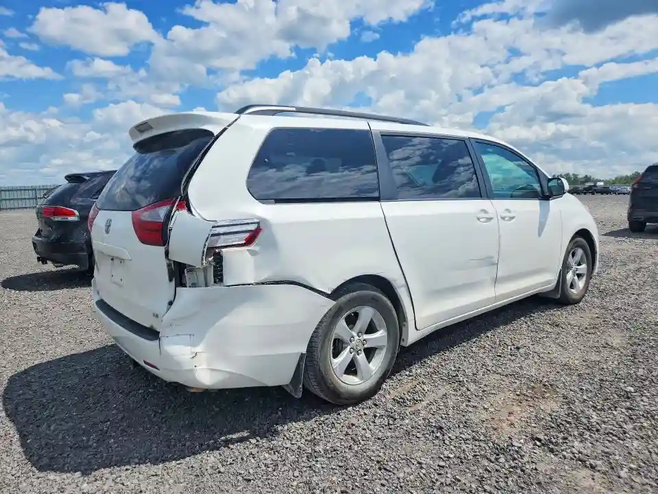 5TDKZ3DC6HS853256 2017 TOYOTA SIENNA-2