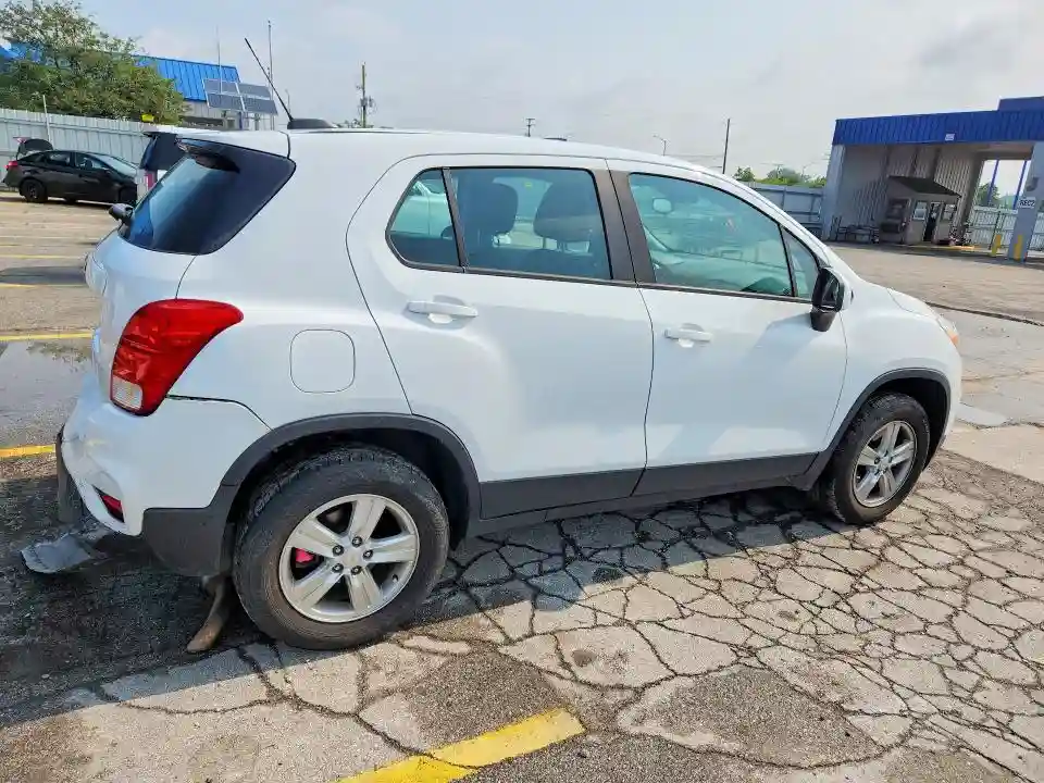 KL7CJNSB0JB698828 2018 CHEVROLET TRAX-2
