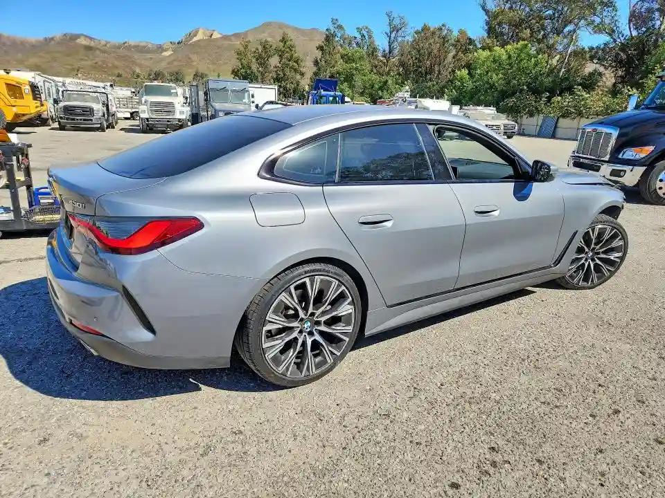 WBA63AV05NFM02761 2022 BMW 4 SERIES-2