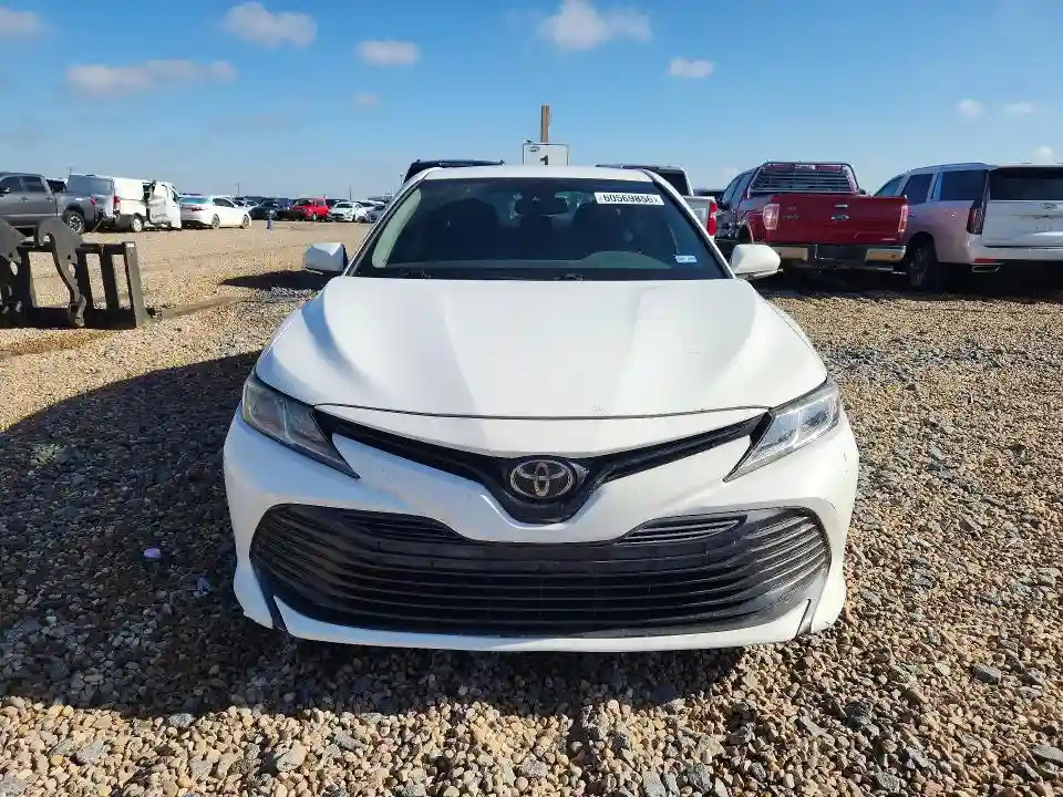 4T1B11HK0JU055653 2018 TOYOTA CAMRY-4
