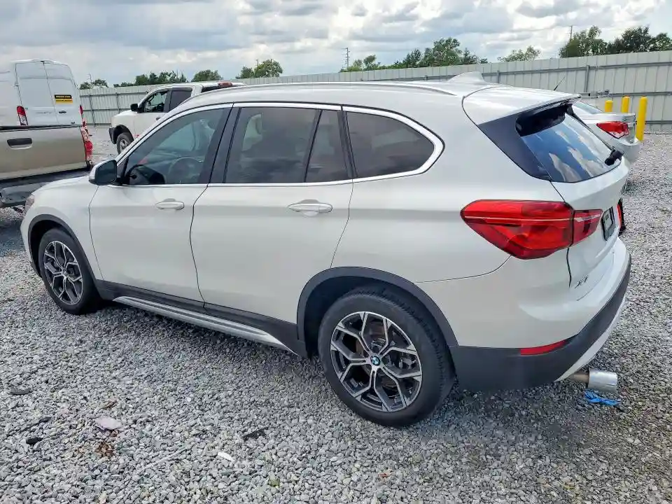 WBXJG7C02M5T59544 2021 BMW X1-1