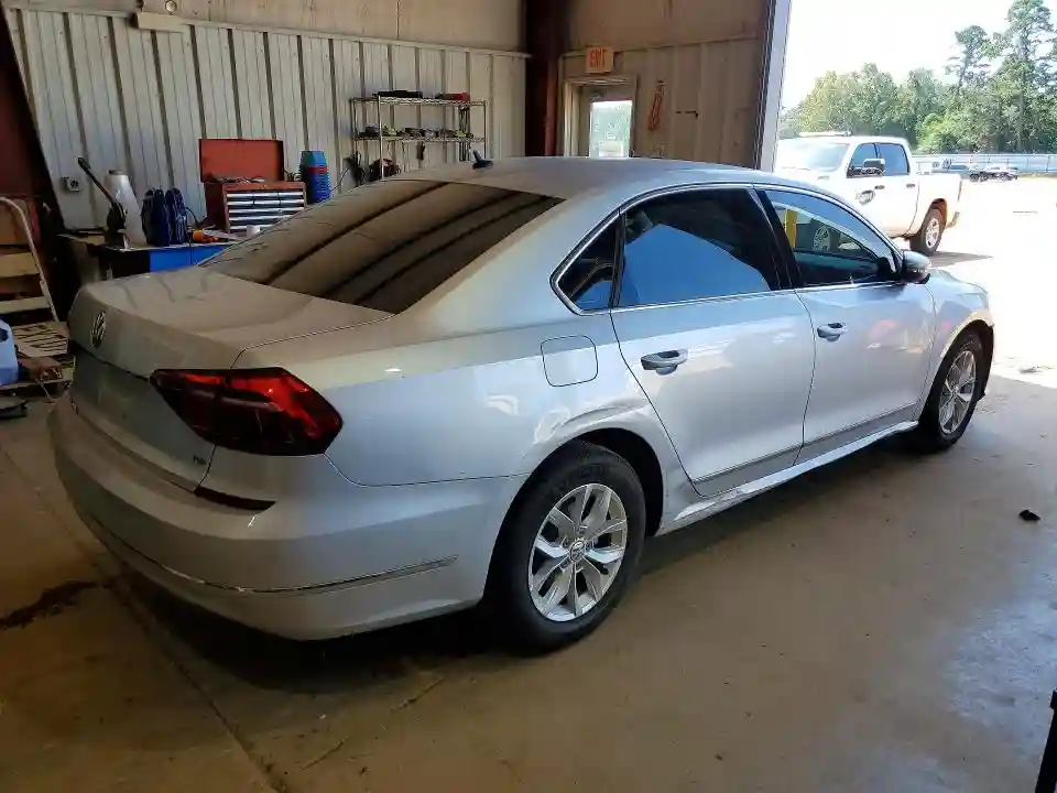 1VWAT7A30HC029504 2017 VOLKSWAGEN PASSAT-2