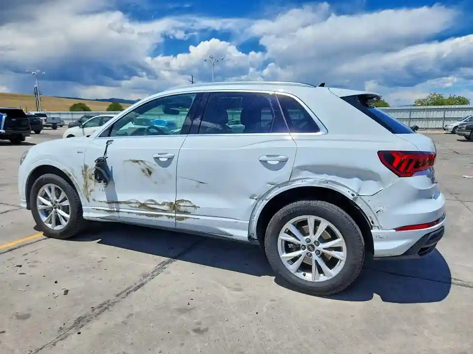 WA1EECF37P1031223 2023 AUDI Q3-1