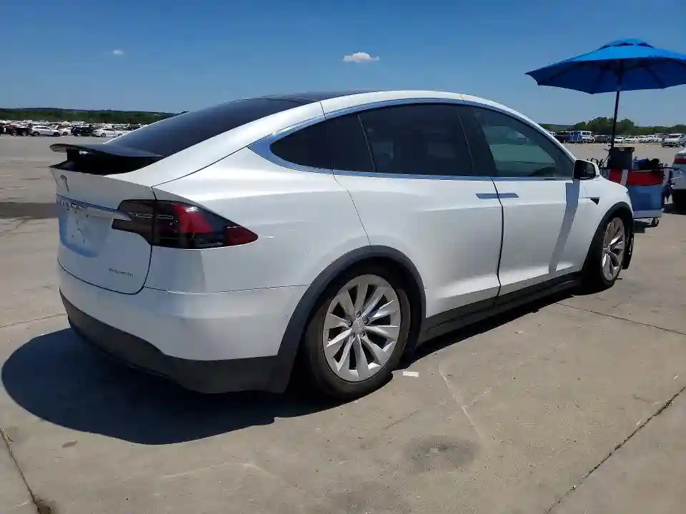 5YJXCDE26LF231868 2020 TESLA MODEL X-2
