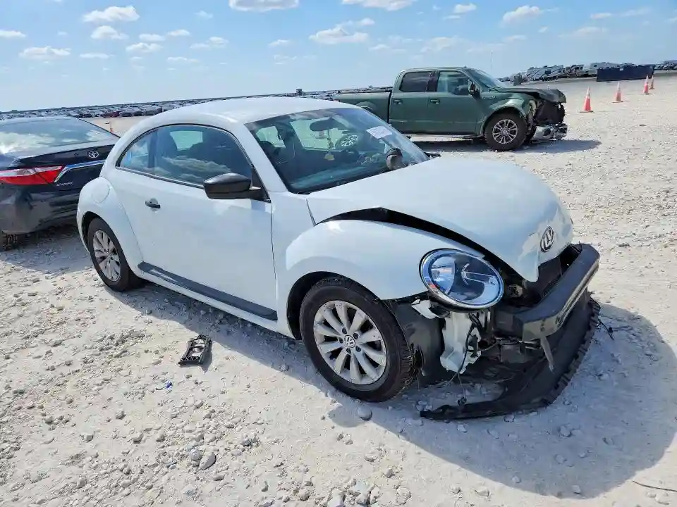3VWF17AT1HM618894 2017 VOLKSWAGEN BEETLE-3