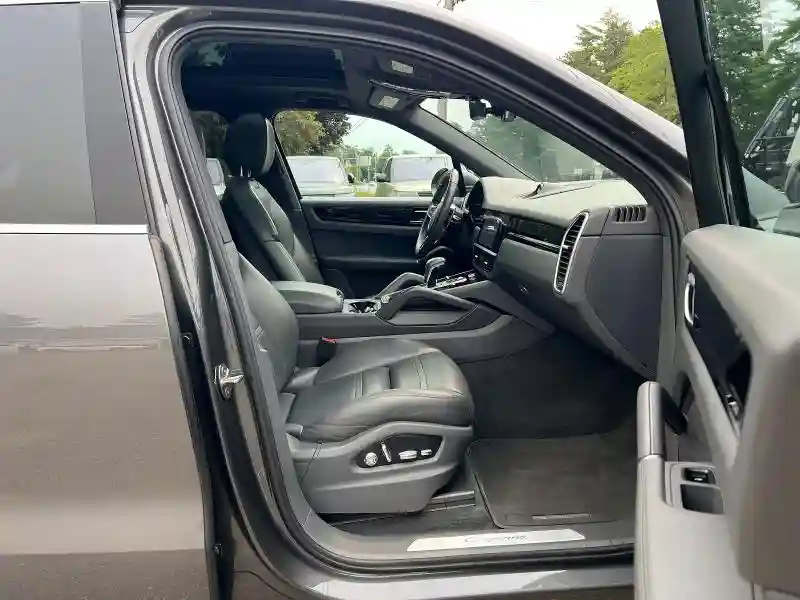 WP1AA2AY7KDA19222 2019 PORSCHE CAYENNE-4