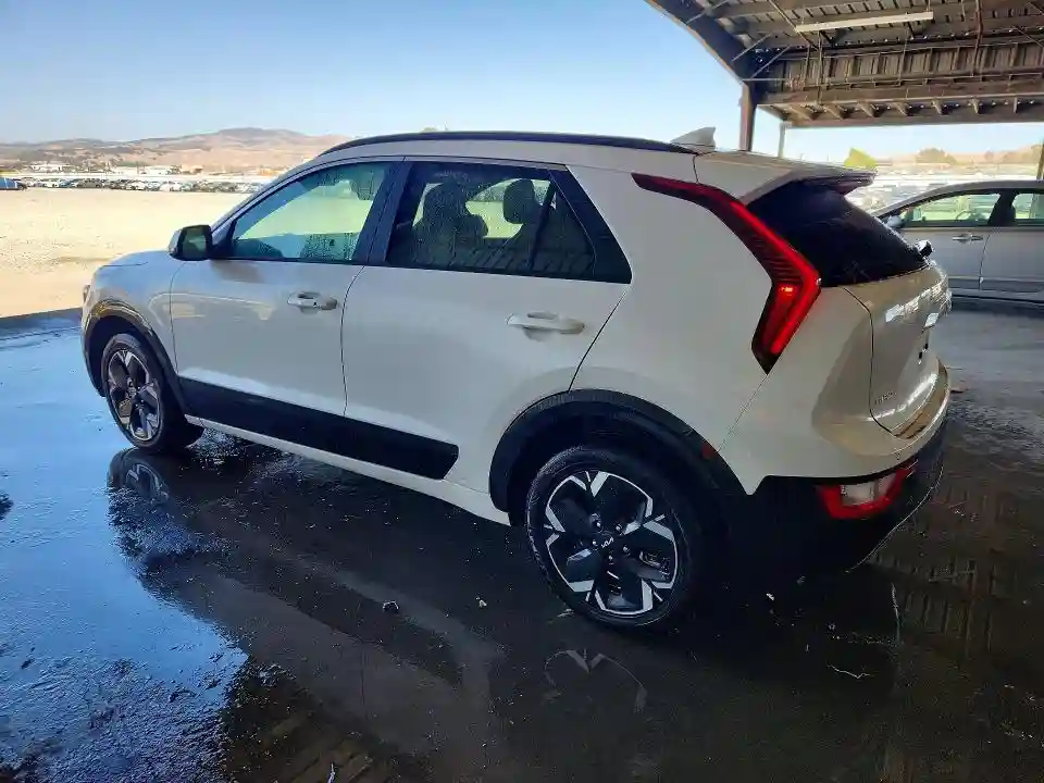 KNDCR3L17P5036435 2023 KIA NIRO-1